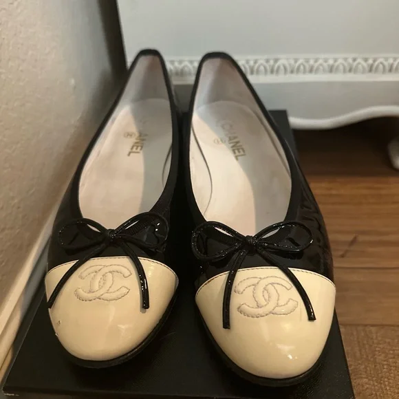 Chanel Vintage Black and White Patent Ballet Flats Size 39.5 / 8.5 - Picture 10 of 14